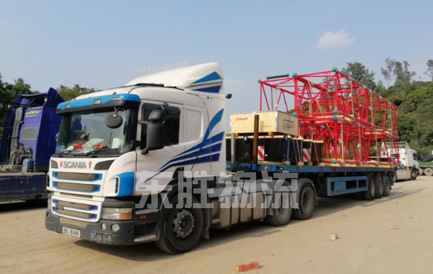 佛山物流到香港，佛山發(fā)貨到香港專線，深圳東勝物流中港平板車運(yùn)輸案例圖